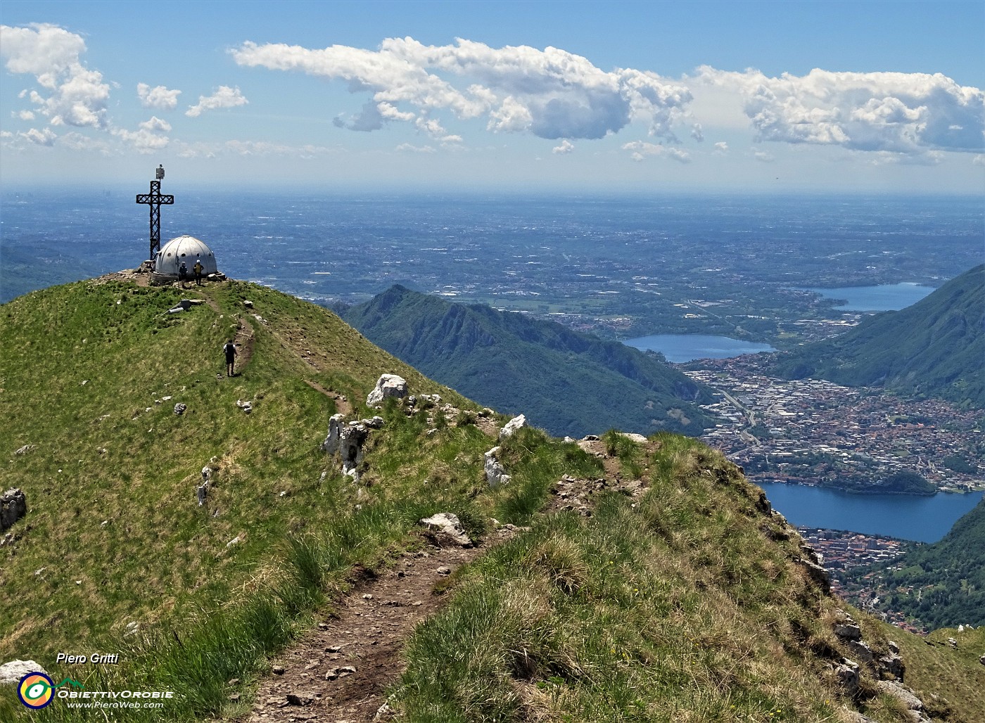 59 Sulla cresta di vetta verso la cima del Due Mani .JPG